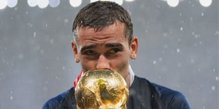 Griezmann anuncia aposentadoria da seleção francesa