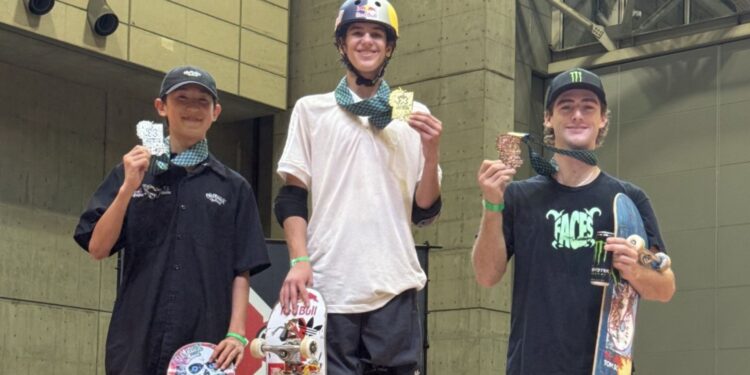 Gui Khury no topo do pódio no X-Games do Japão