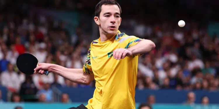 Hugo Calderano, mesatenista, disputa partida na Olimpíada de Paris