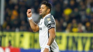 Hulk indignado, em partida contra o Peñarol, válida pela Libertadores