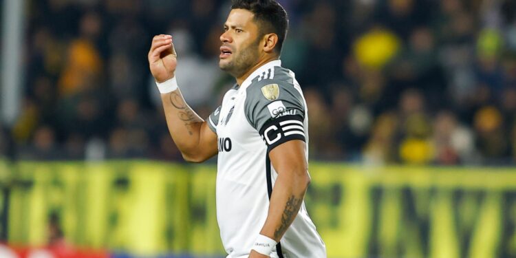 Hulk indignado, em partida contra o Peñarol, válida pela Libertadores