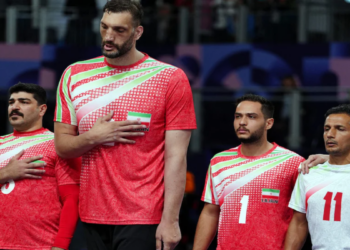 Irã conta com gigante de 2,46m e vence o Brasil no vôlei sentado