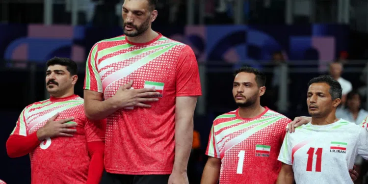 Irã conta com gigante de 2,46m e vence o Brasil no vôlei sentado