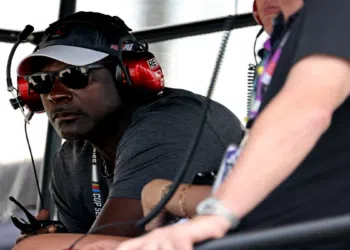 Michael Jordan na NASCAR? Conheça a 23XI e veja mais sobre