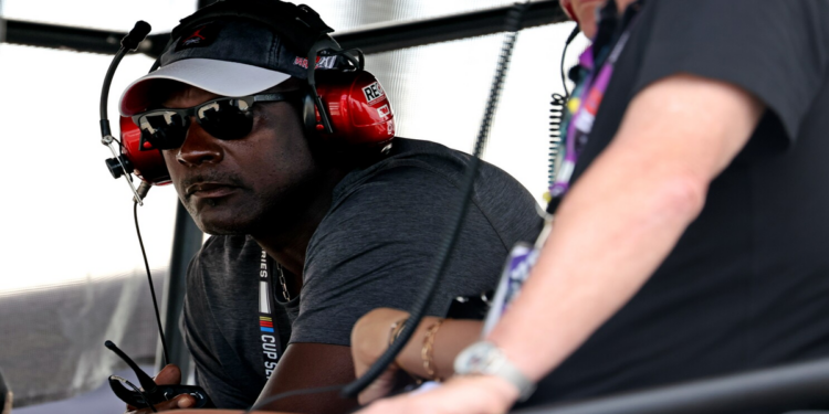 Michael Jordan na NASCAR? Conheça a 23XI e veja mais sobre