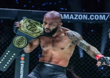 Demetrious Johnson anuncia aposentadoria dos ringues