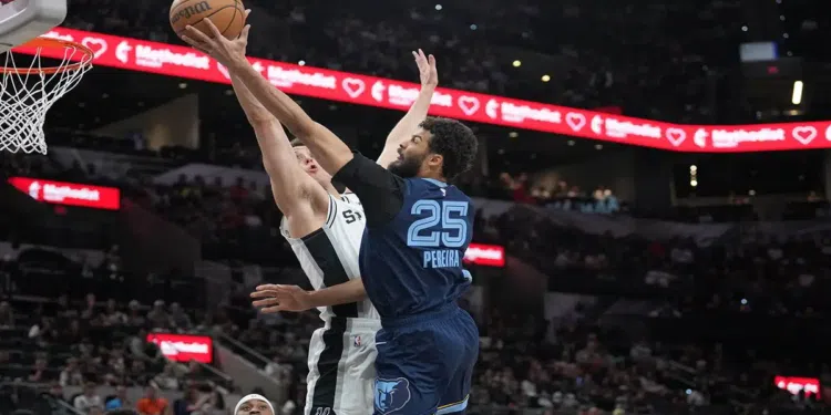 Mãozinha Pereira terá seu futuro nos Grizzlies decidido hoje