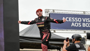 Velopark na Stock Car: Felipe Baptista vence e toma a liderança