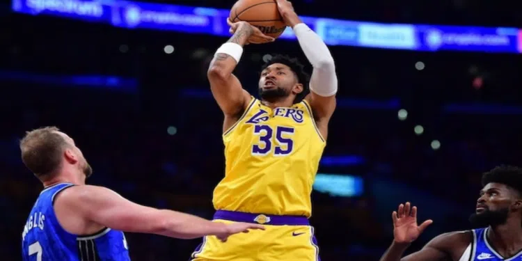 Christian Wood pode estar fora do início da temporada dos Lakers