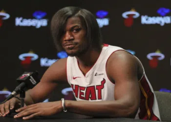 Jimmy Butler fora do Miami Heat? Assistente técnico desmente