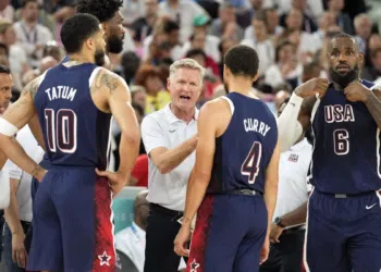 Jornalista explica porque Jayson Tatum não teve minutos em Paris