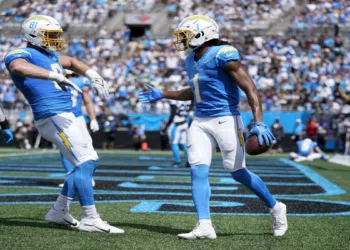 Chargers vence as duas primeiras da temporada após 12 anos