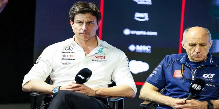 Mercedes desiste de Verstappen e fecham a equipe para 2025