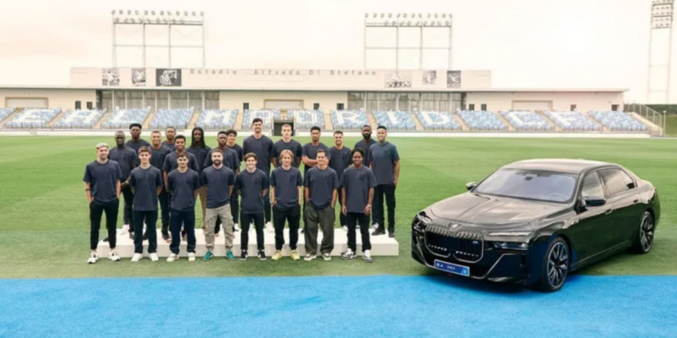Elenco do Real Madrid ganha carros da BMW; Veja os modelos