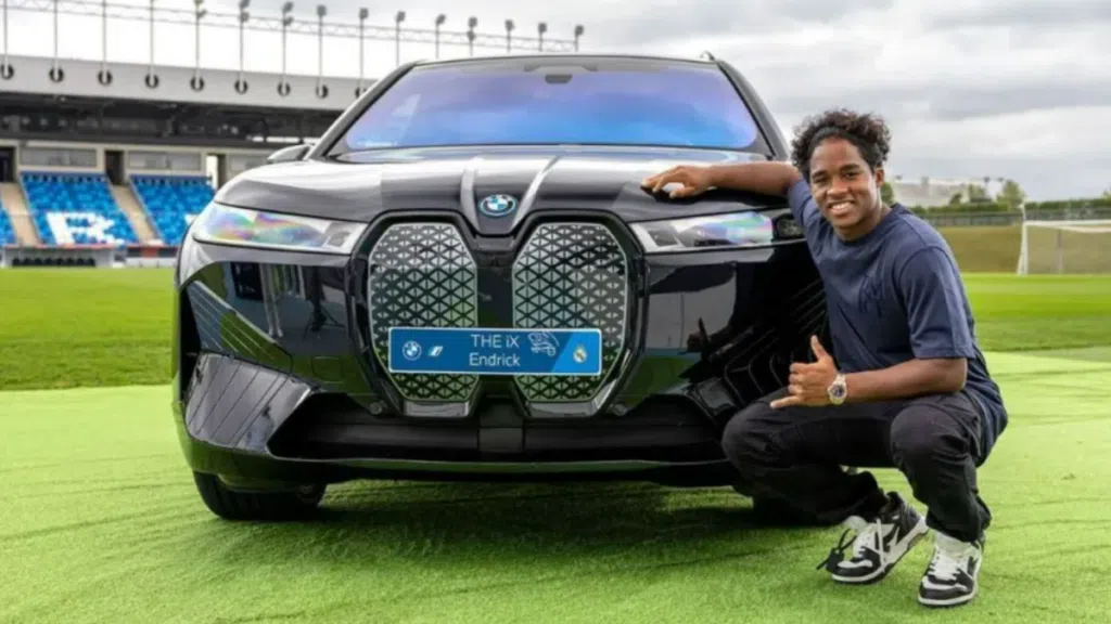 Elenco do Real Madrid ganha carros da BMW; Veja os modelos