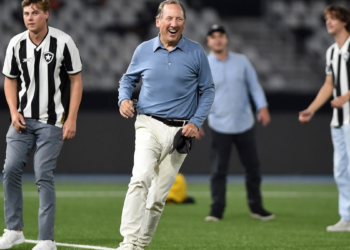 John Textor agradeceu Dorival pela convocação de seus jogadores