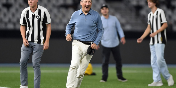 John Textor agradeceu Dorival pela convocação de seus jogadores