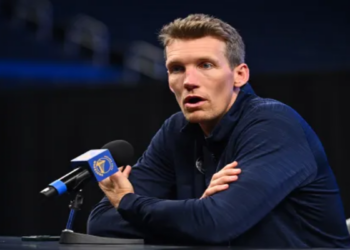 Golden State Warriors dessa temporada está melhor segundo GM