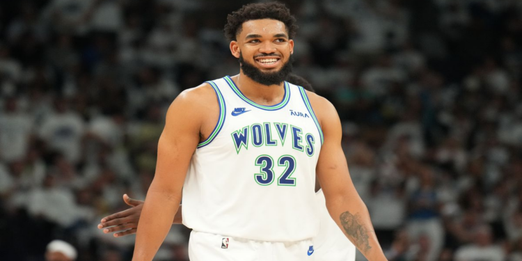 Knicks vai trocar Julius Randle e DiVincenzo por Karl-Anthony