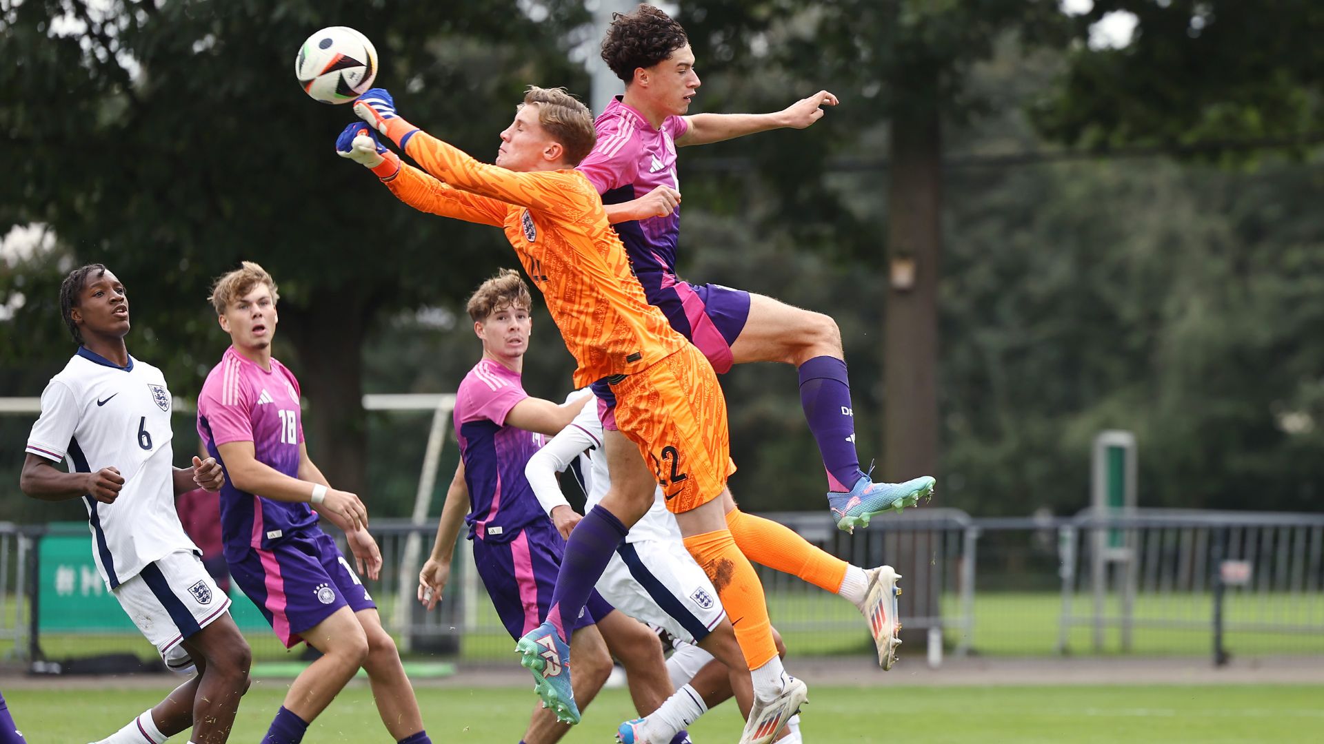 Jack Porter em a&ccedil;&atilde;o pela sele&ccedil;&atilde;o inglesa sub-17