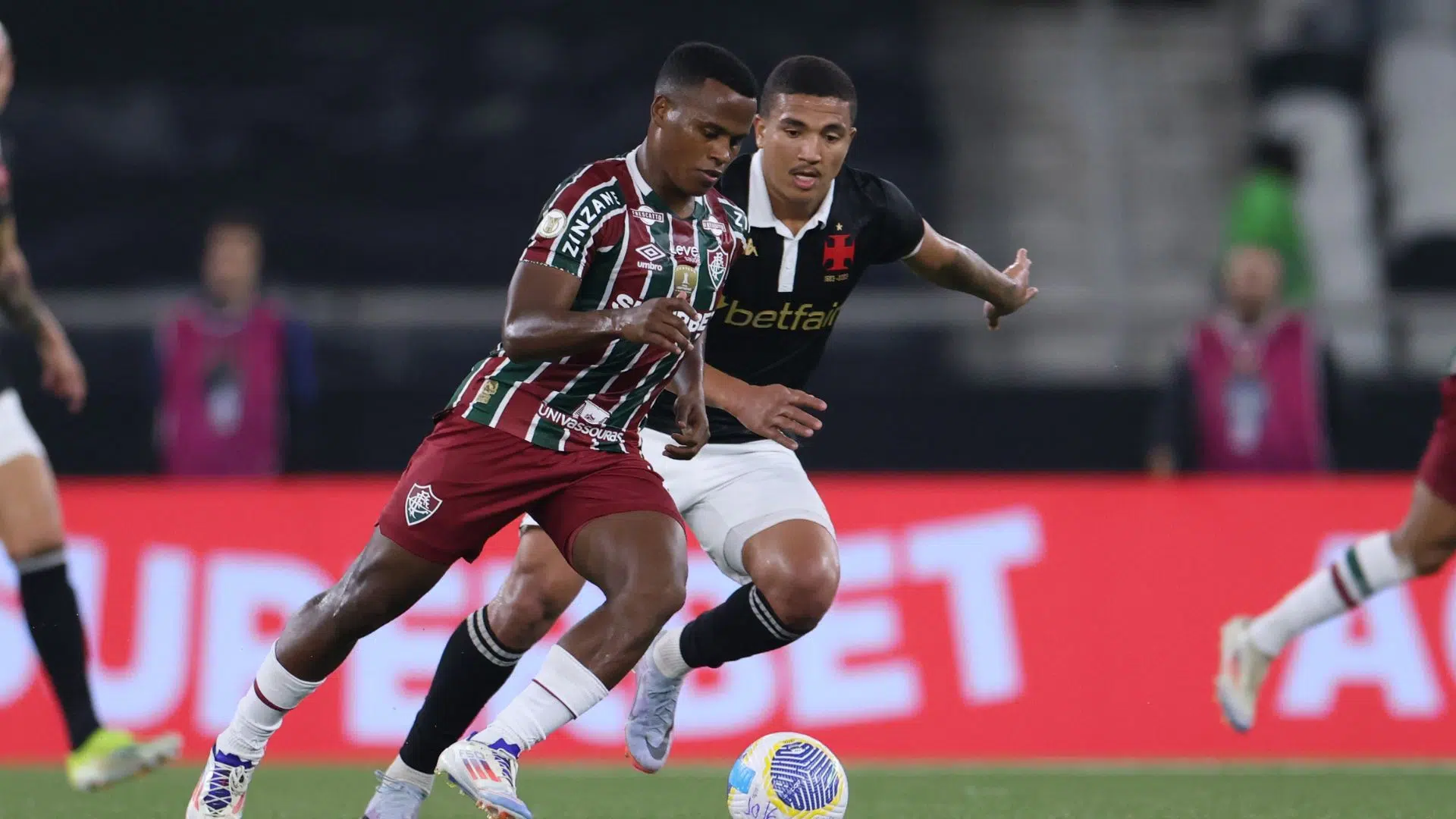 John Árias em ação pelo Fluminense