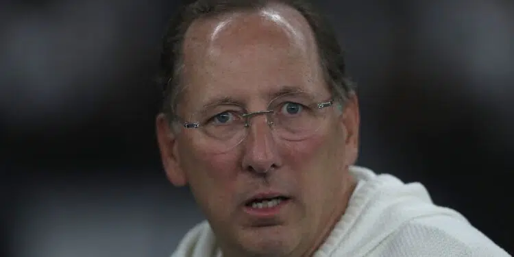 John Textor sofre 'chapéu' na compra de clube da Premier League