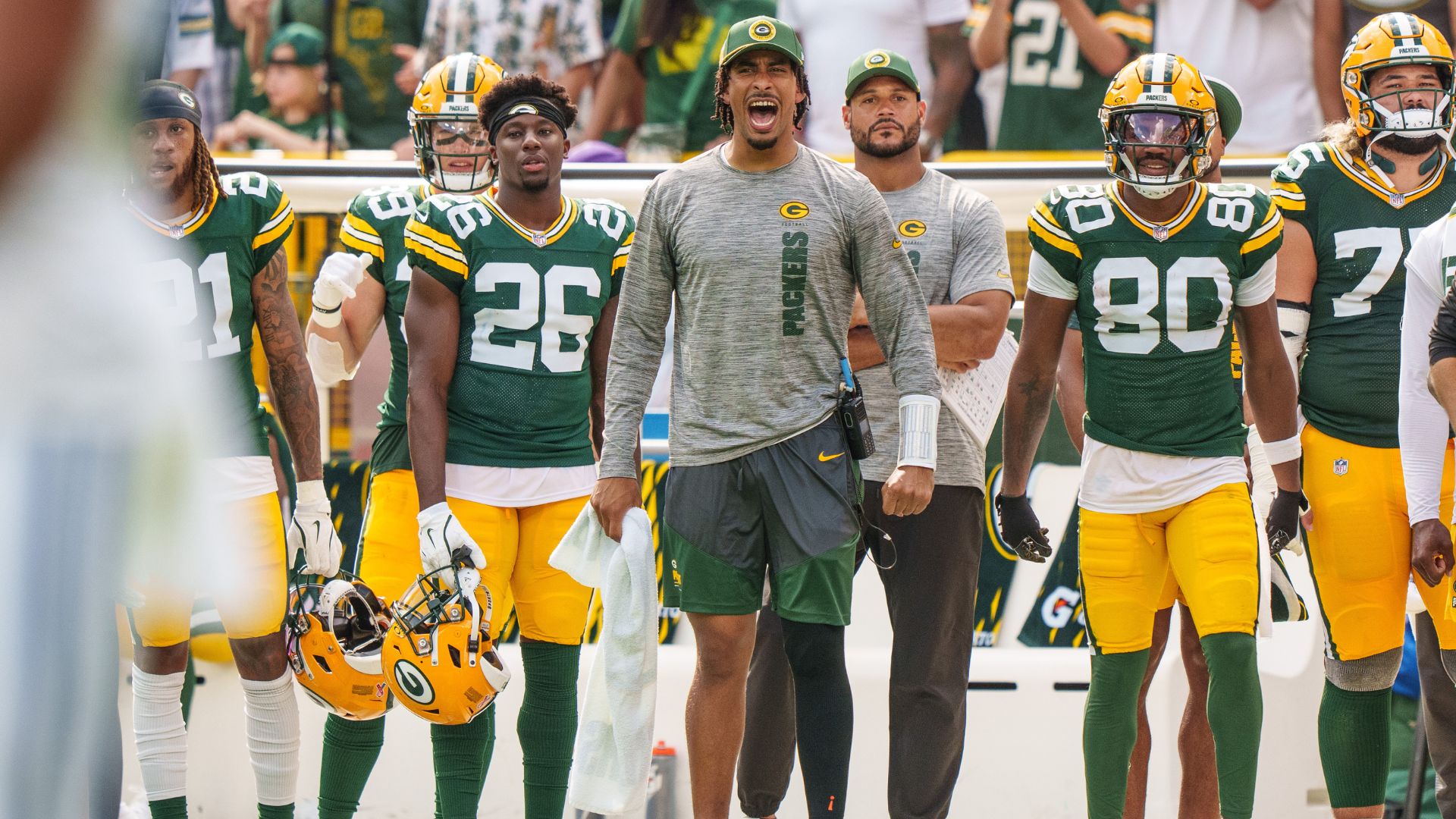 Jordan Love comemorando na partida entre Green Bay Packers e Indianapolis Colts 