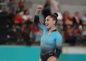 Julia Soares é campeã no individual geral do Brasileiro de Ginástica