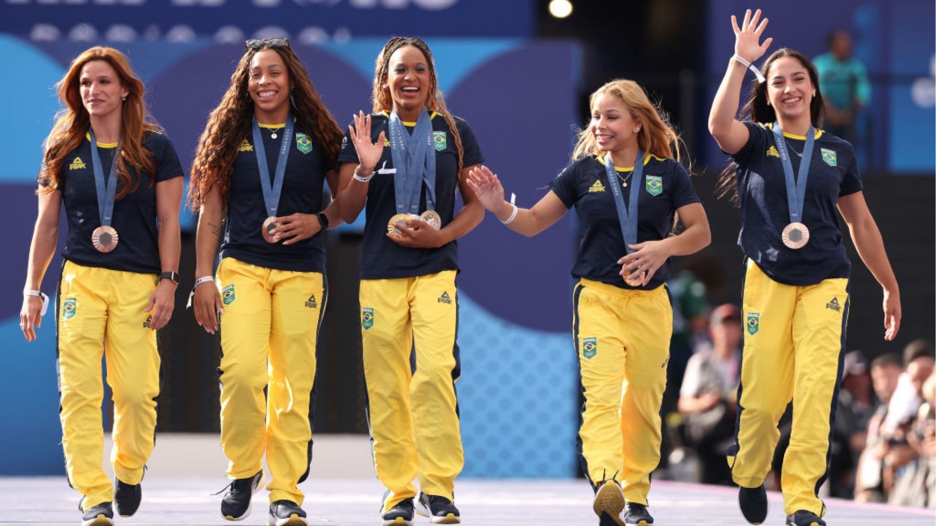 Julia Soares conquistou a medalha de bronze ao lado da equipe brasileira