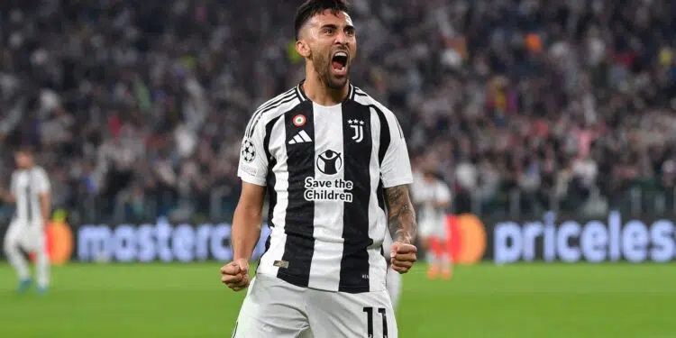 Juventus vence o PSV na Champions League na estreia da fase de liga, assumindo a lice-liderança