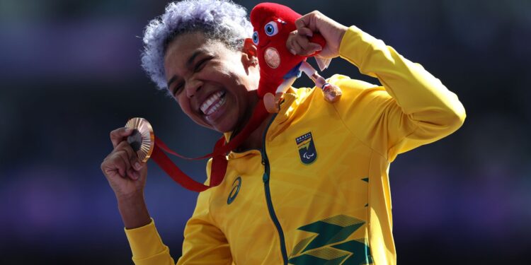 Keyla Barros é bronze no atletismo em Paris
