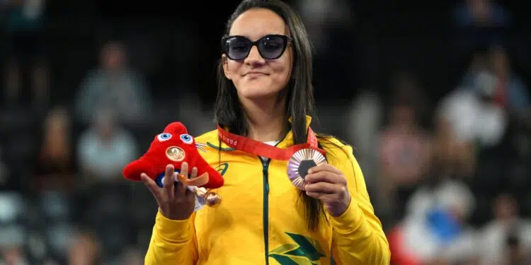 Lara Lima é bronze em Paris