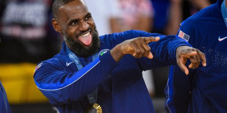 LeBron James faz tatuagem honrando as Olimpíadas