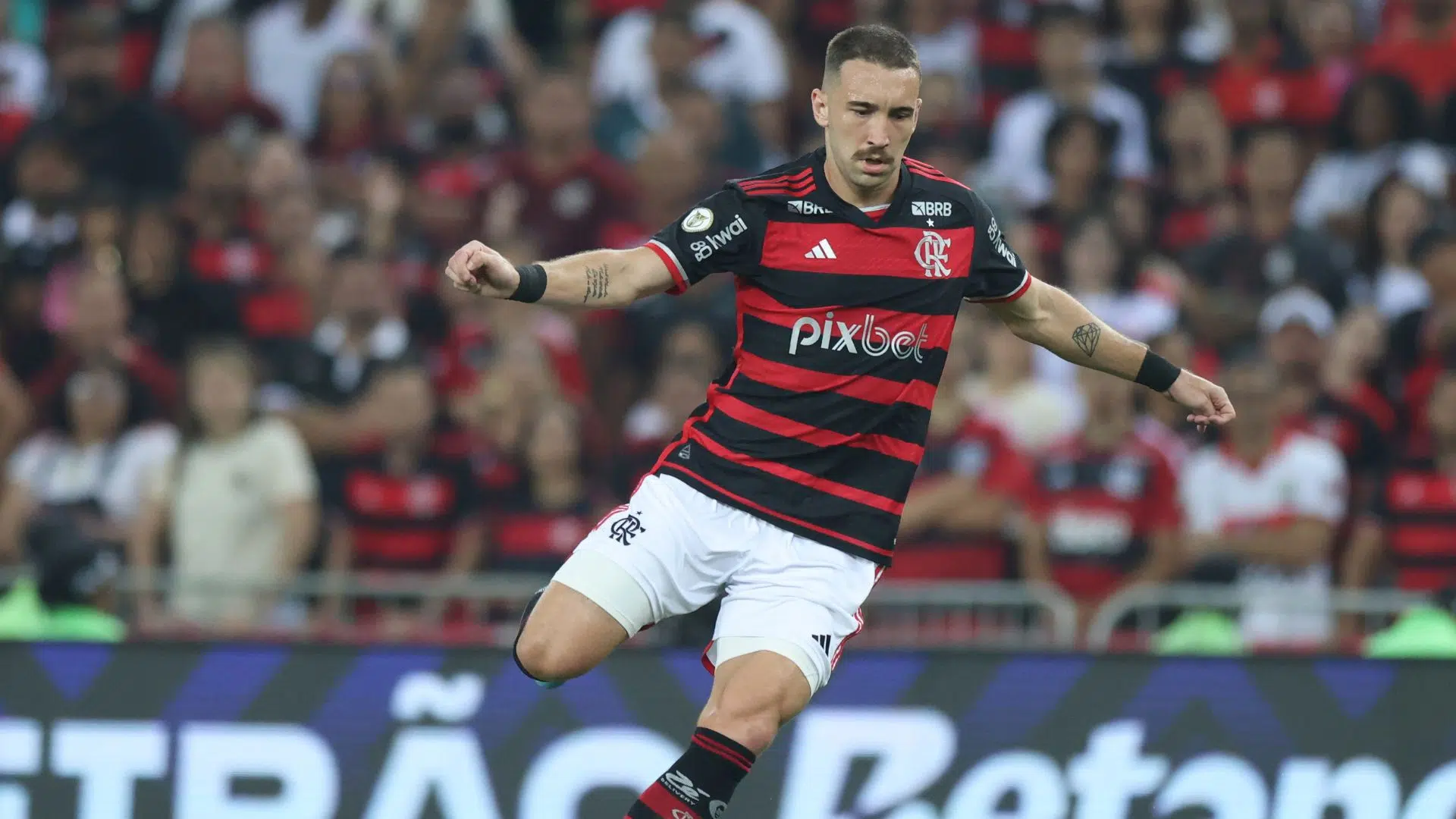 Léo Ortiz volta ao radar da Seleção Brasileira, agora como volante do Flamengo