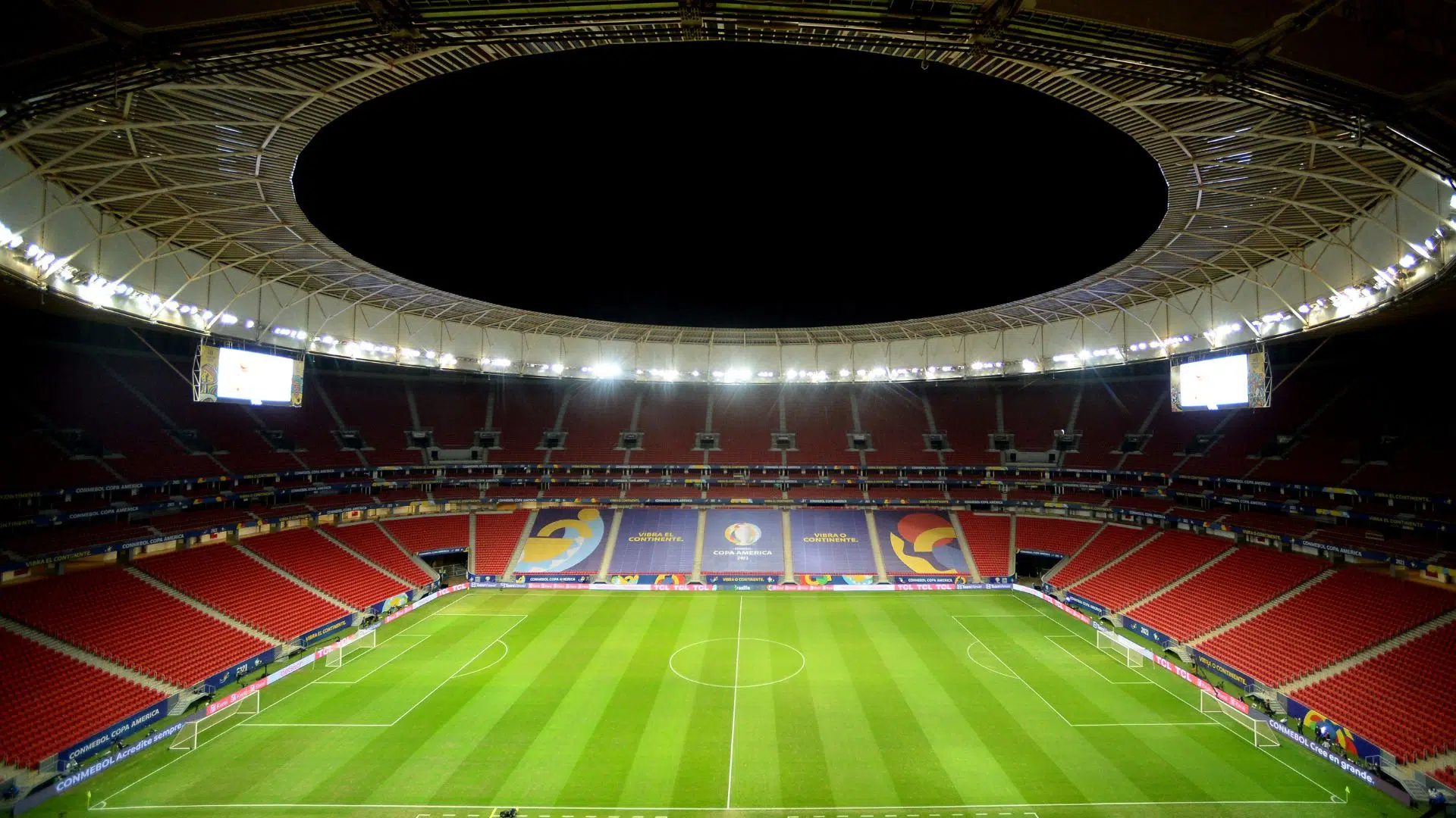 Estádio Mané Garrincha vazio, preparado para a Copa América de 2021