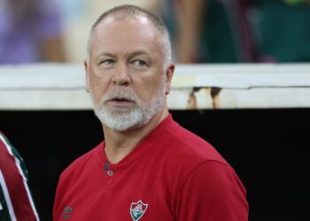 Mano Menezes lamenta domínio do adversário em eliminação