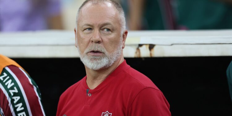 Mano Menezes lamenta domínio do adversário em eliminação