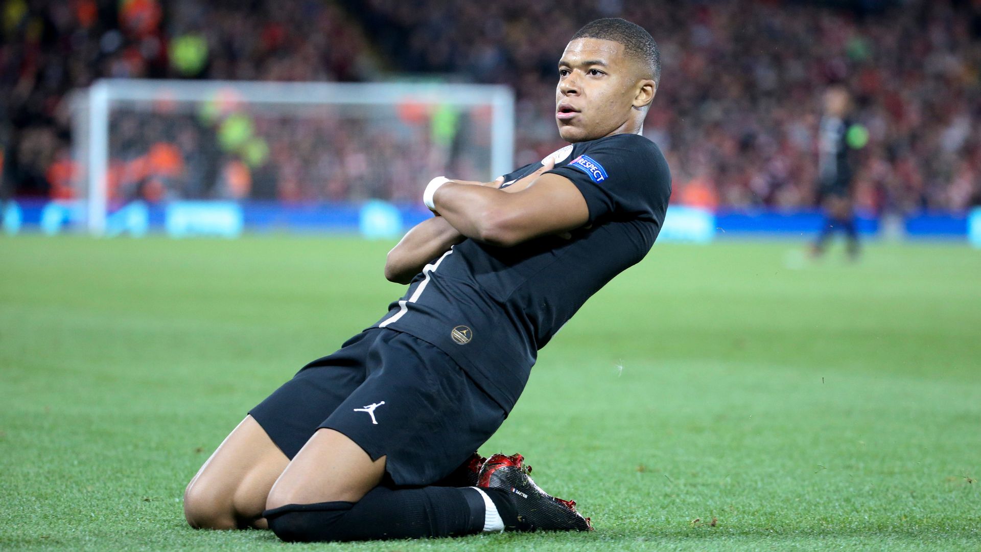 Mbappé comemorando gol em Anfield, casa do Liverpool, em 2018 (Crédito: Getty Images)