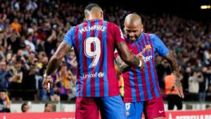 Memphis Depay não esconde que segue amigo de Daniel Alves (Crédito: Getty Images)