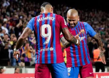 Memphis Depay não esconde que segue amigo de Daniel Alves (Crédito: Getty Images)