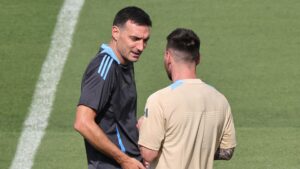 Lionel Scaloni fala sobre dificuldade de jogar sem Lionel Messi (Crédito: Getty Images)