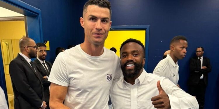 Influenciador Negrete conhece Cristiano Ronaldo em jogo da liga saudita