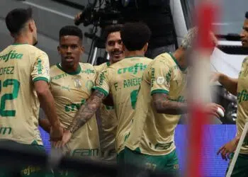 Jogadores do Palmeiras comemorando a vitória
