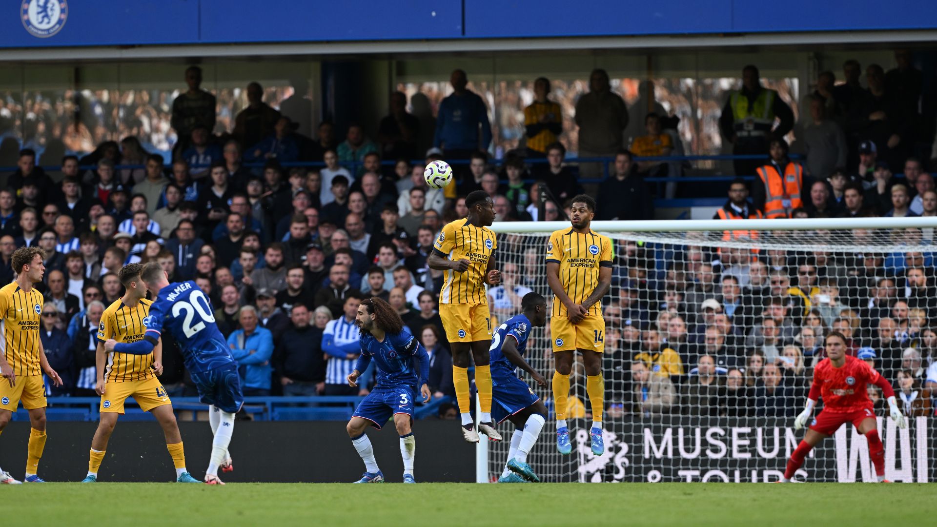Cole Palmer marcou quatro vezes na vitória do Chelsea