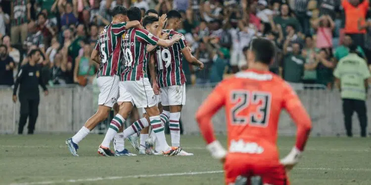 Por que gol do Fluminense foi irregular em vitória