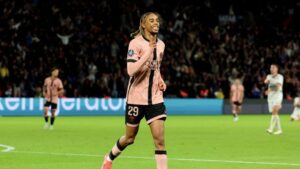 Barcola, do PSG, fez dois gols na vitória por 3 a 1 sobre o Rennes