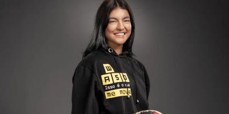 Raicca Ventura é campeã mundial de skate park em Roma