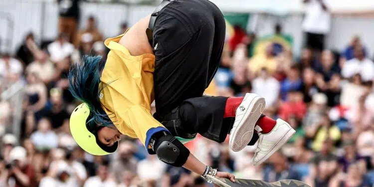 Raicca Ventura, líder do Mundial de Skate Park, fazendo manobra no qualificatória para a Olimpíada de Paris
