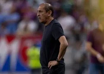 Ramón Díaz conduz Corinthians à vitória fora de casa contra o Fortaleza nas quartas da Sul-Americana