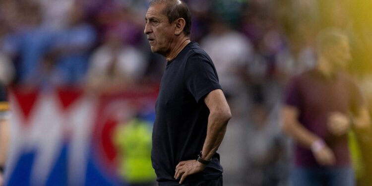 Ramón Díaz conduz Corinthians à vitória fora de casa contra o Fortaleza nas quartas da Sul-Americana